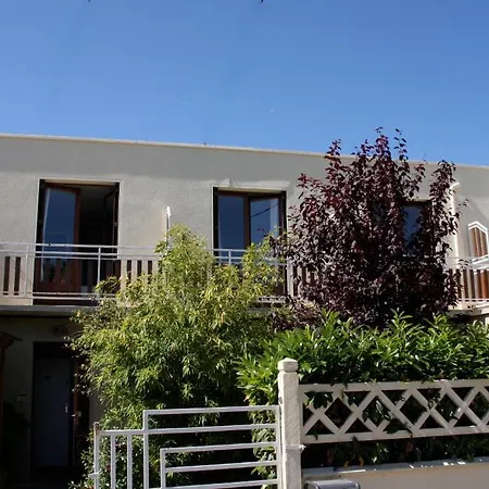호텔 Logis Restaurant Du Cheval Blanc 3*