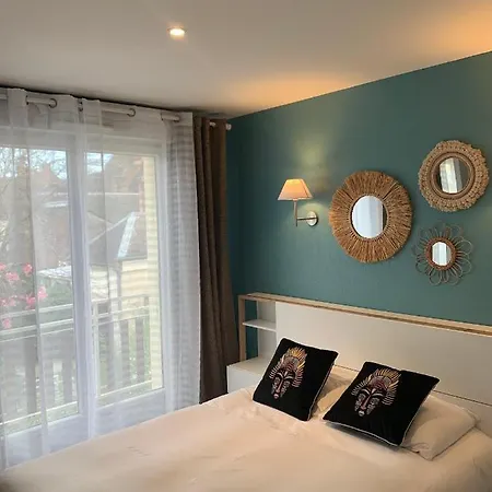 מלון Du Cheval Blanc 3*
