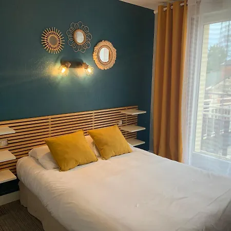 Logis Restaurant Du Cheval Blanc Hotel Crèvecoeur-en-Auge