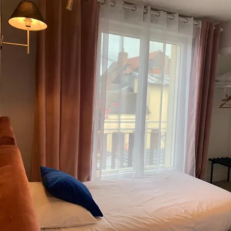 Szálloda Logis Restaurant Du Cheval Blanc Le Mesnil-Mauger