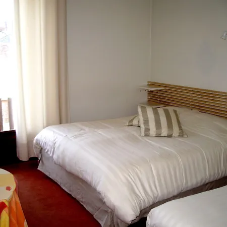 Szálloda Logis Restaurant Du Cheval Blanc Le Mesnil-Mauger