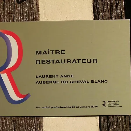 Logis Restaurant Du Cheval Blanc Le Mesnil-Mauger