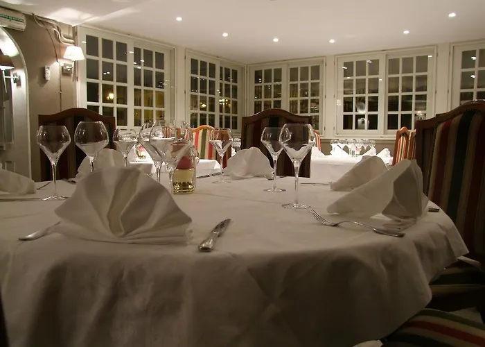 Du Cheval Blanc Hotel 3*